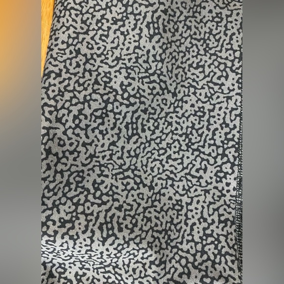 Nike Dri-FIT Black and Gray Capri Leggings Size XS - Picture 6 of 7